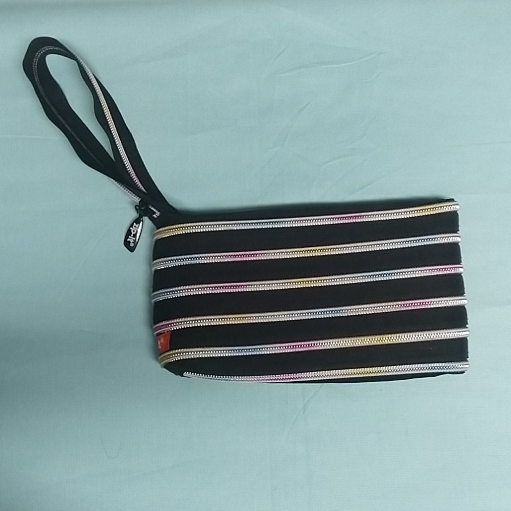 Zipit wristlet